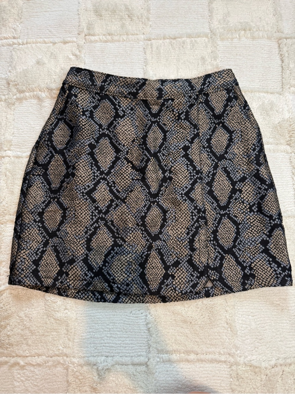 Women's Express high rise Snake Print Mini Skirt with Pockets and Zip Size 00
